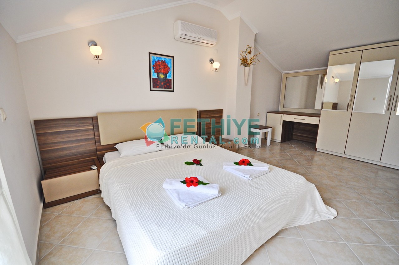 Kiralık denize sifir ev Fethiye denize sıfır eşyalı yazlık Daire
